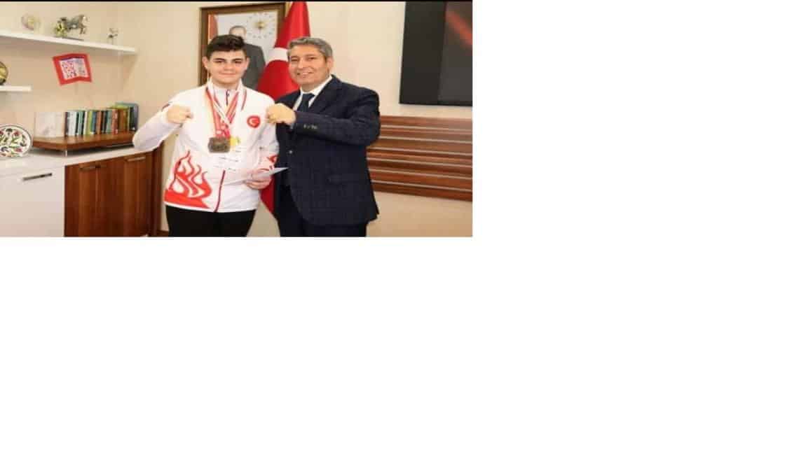 +67 kg Avrupa şampiyonu Okulumuz 6A Öğrencisi  Deniz Orhan Bazancir