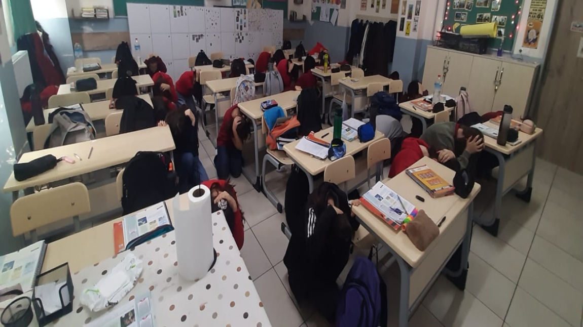 Okulumuzda Sivil  Savunma Haftasında Deprem Tatbikatı  Yapıldı